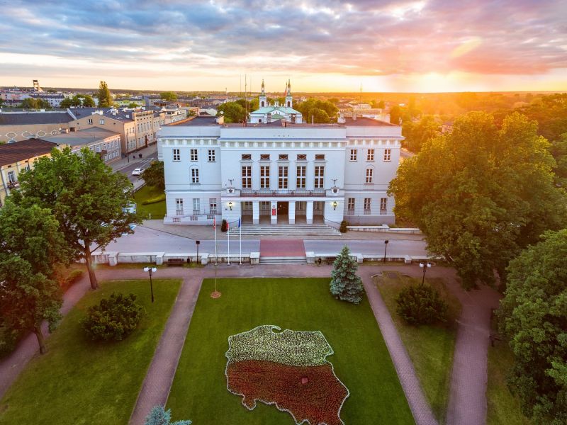 Na zdjęciu Urząd Miasta widziany z lotu ptaka