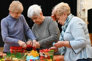 Seniorzy wzięli udział w warsztatach florystycznych