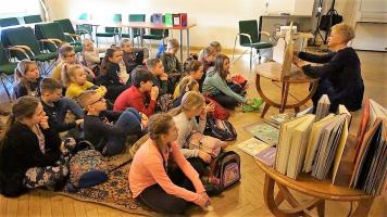 Biblioterapia ‒ magiczny teatr kamishibai